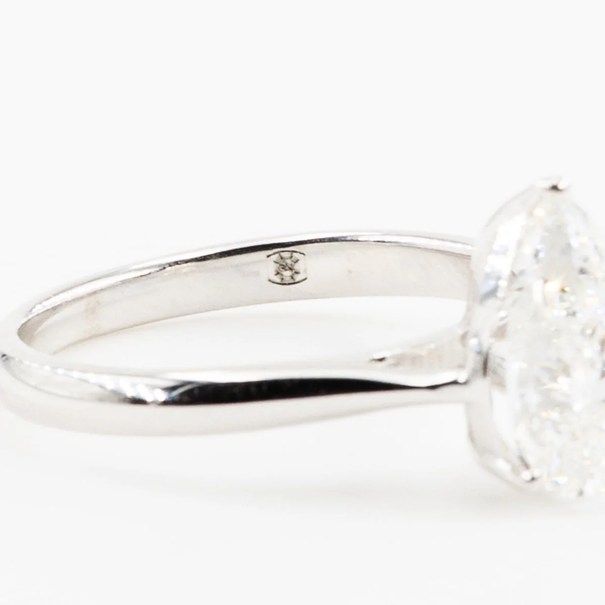 Bague Solitaire en or blanc et diamant - Image 7