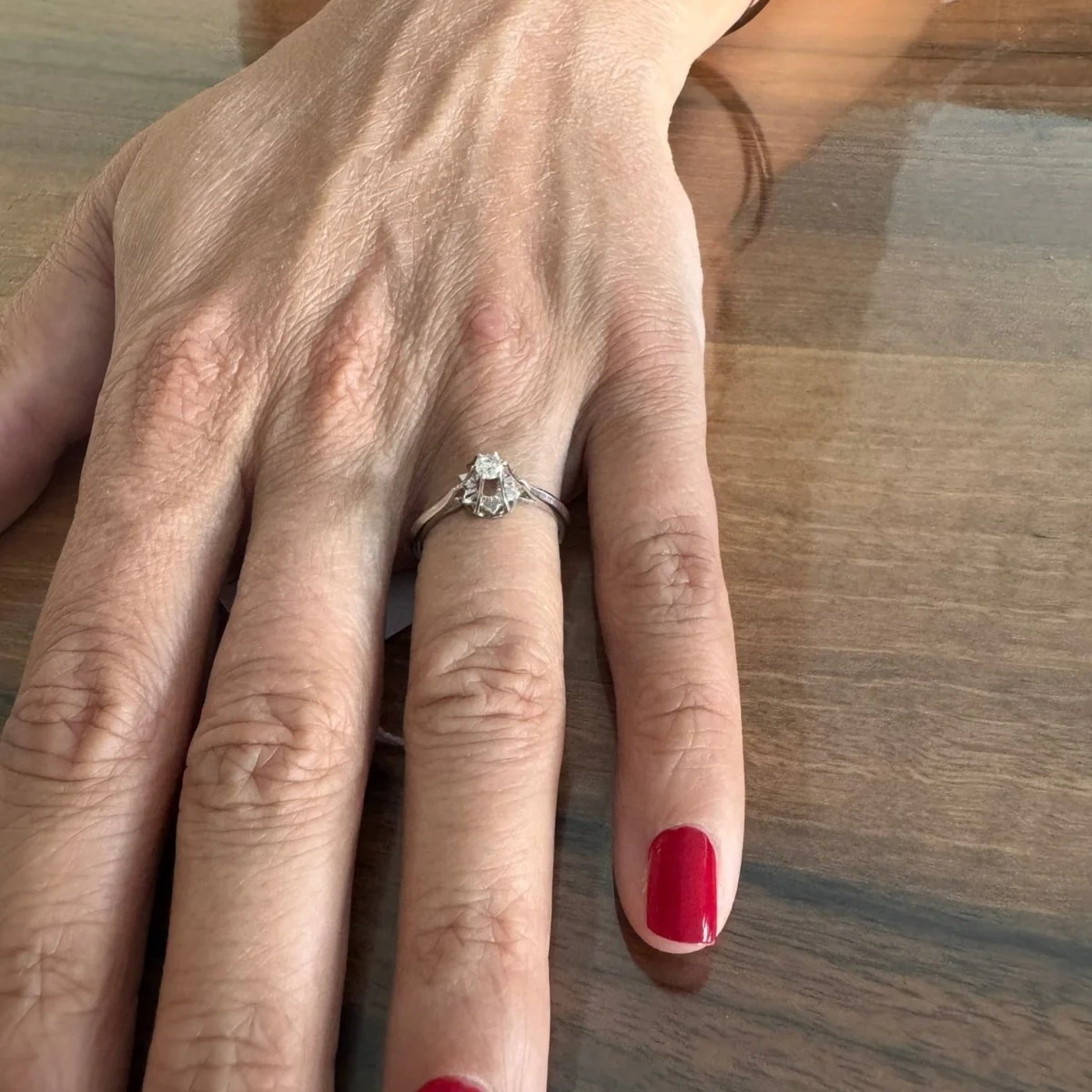 Bague Solitaire en or blanc et diamant - Image 11