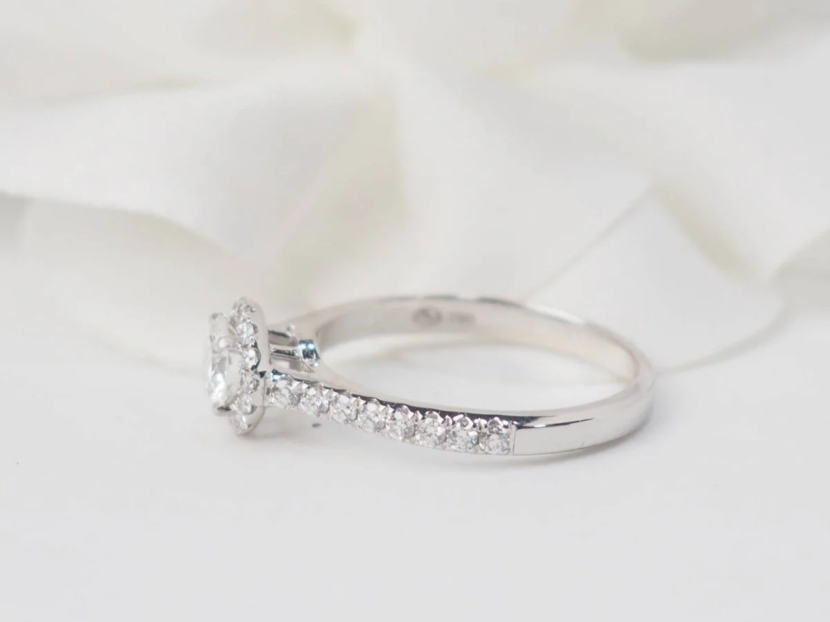Bague Solitaire en or blanc et diamants - Image 6