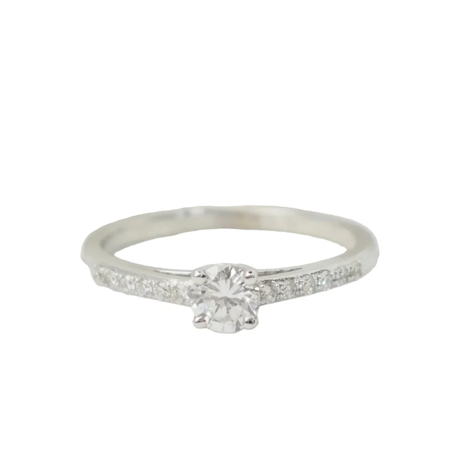 Bague Solitaire en or blanc et diamants