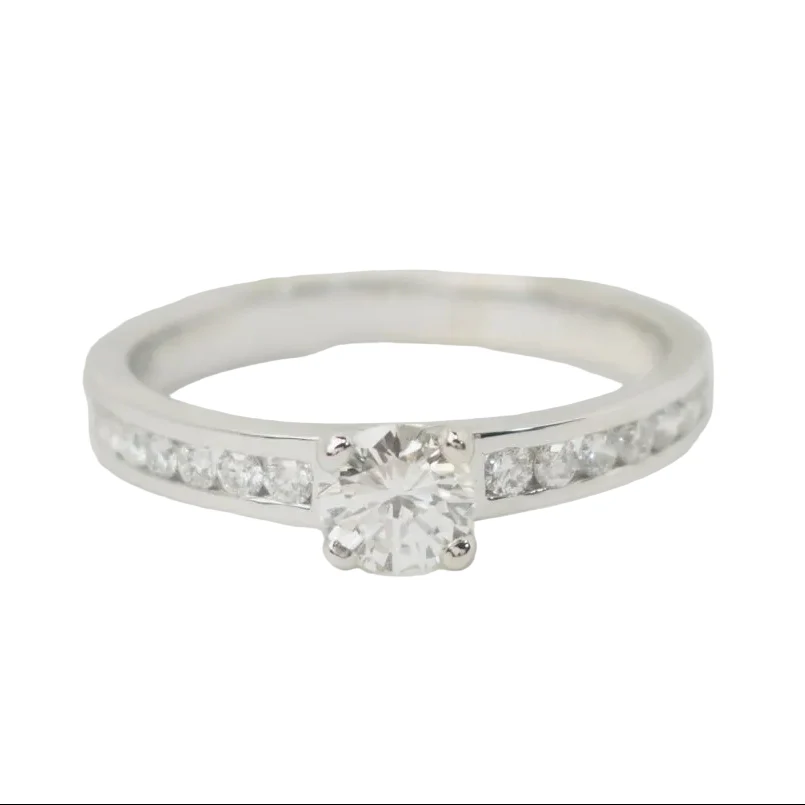 Bague Solitaire en or blanc et diamants