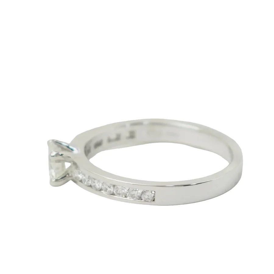 Bague Solitaire en or blanc et diamants - Image 3