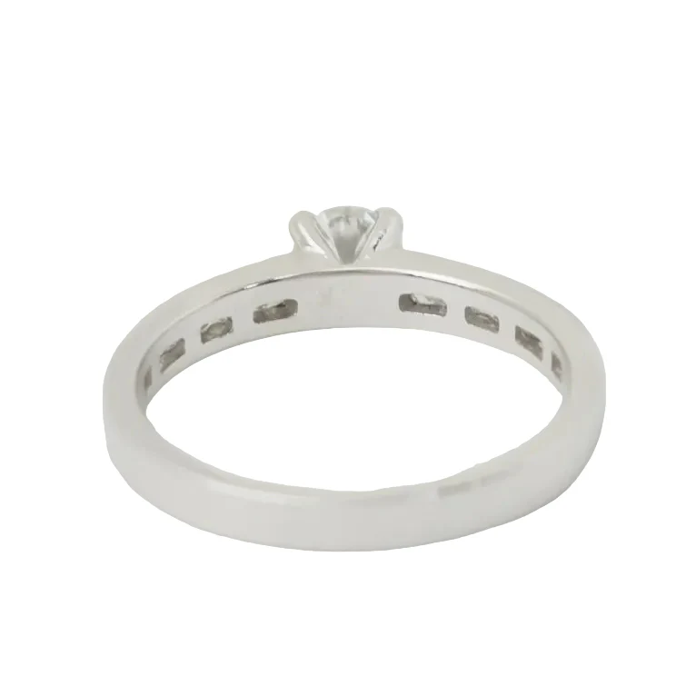 Bague Solitaire en or blanc et diamants - Image 4