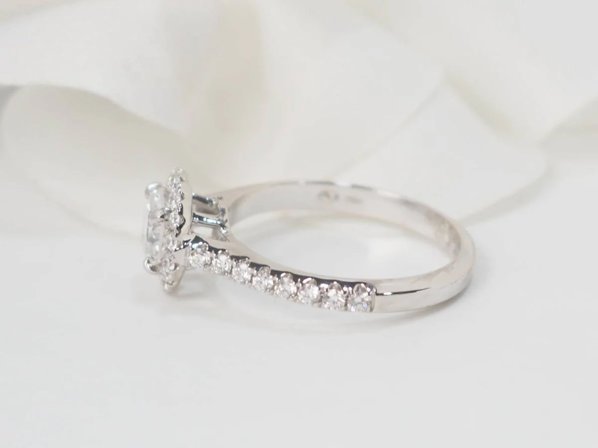 Bague Solitaire en or blanc et diamants - Image 5