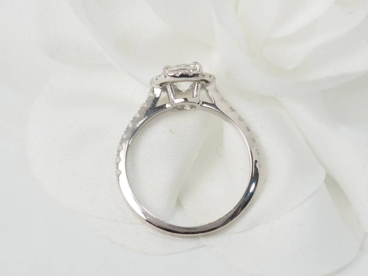 Bague Solitaire en or blanc et diamants - Image 7