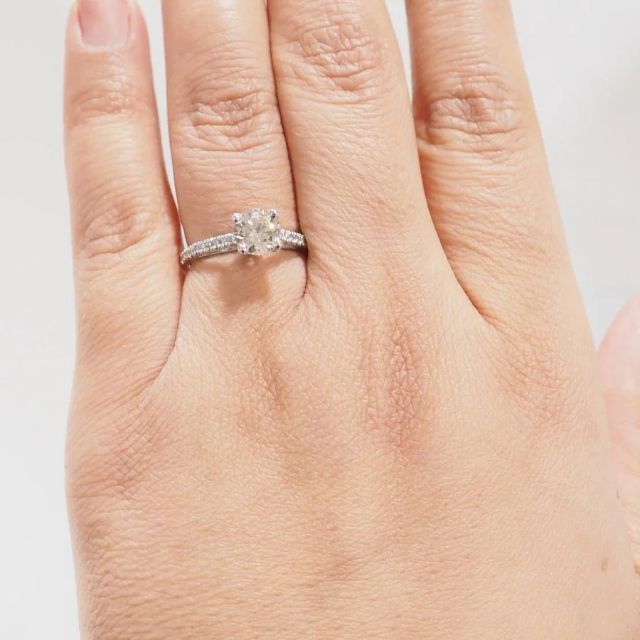 Bague Solitaire en or blanc et diamants - Image 2