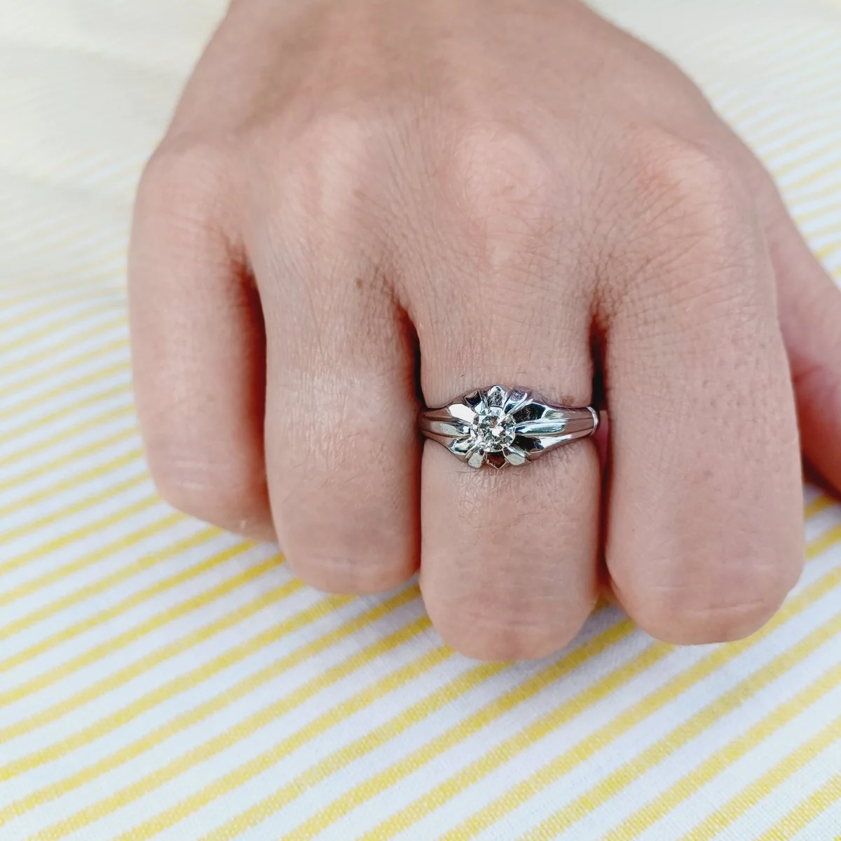 Bague Solitaire en or blanc et diamants - Image 28