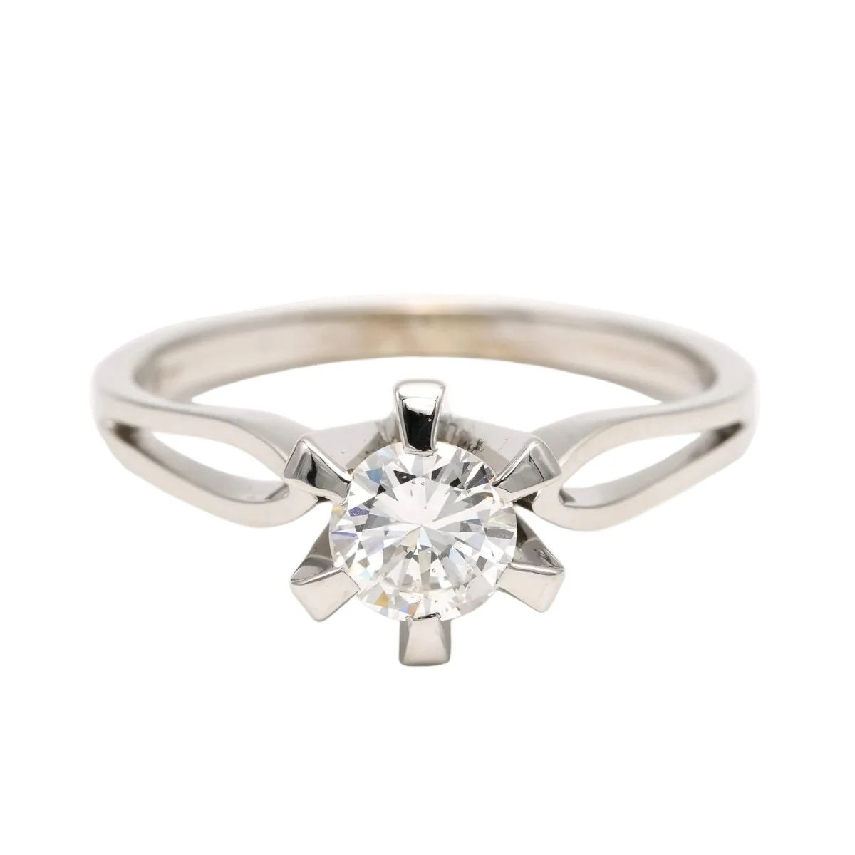 Bague Solitaire en or blanc et diamants