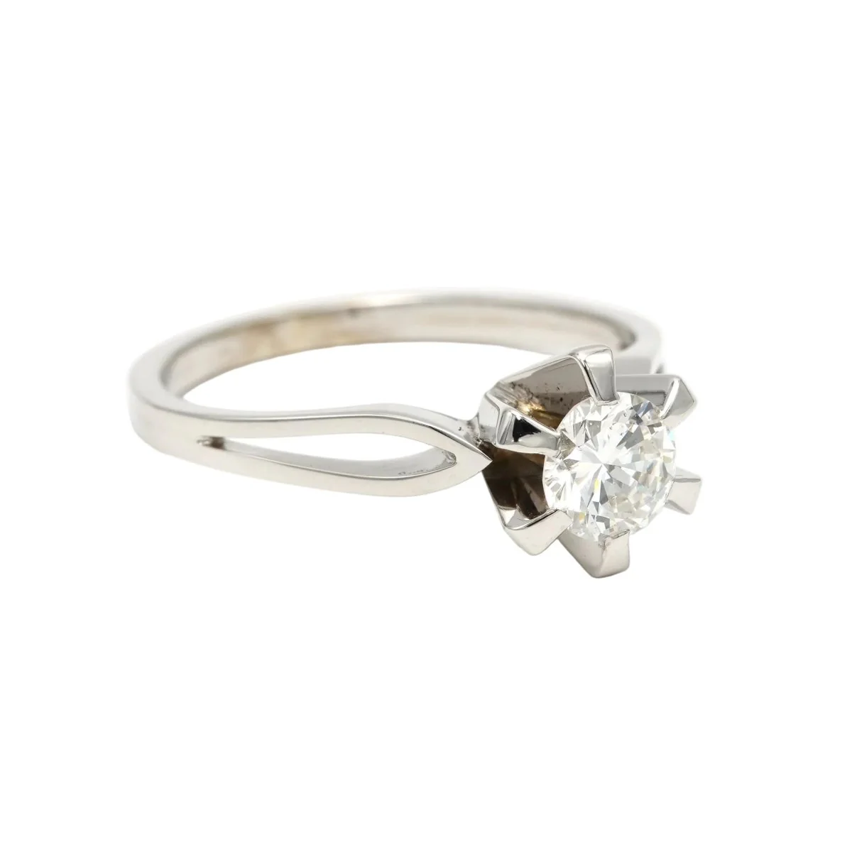 Bague Solitaire en or blanc et diamants - Image 6