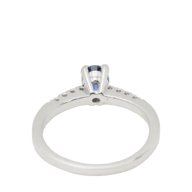 Bague Solitaire en or blanc, saphir et diamants - Image 4