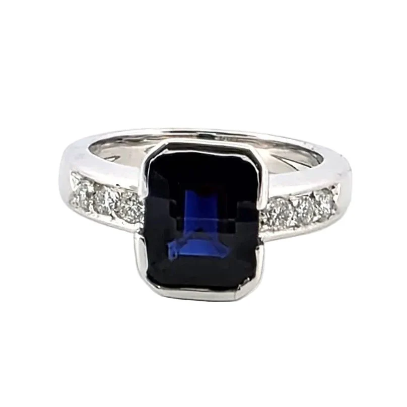 Bague Solitaire en or blanc, saphir et diamants