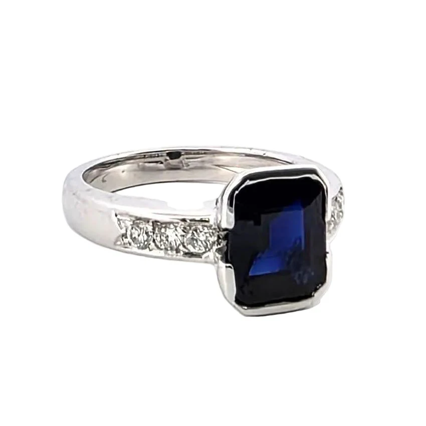 Bague Solitaire en or blanc, saphir et diamants - Image 5