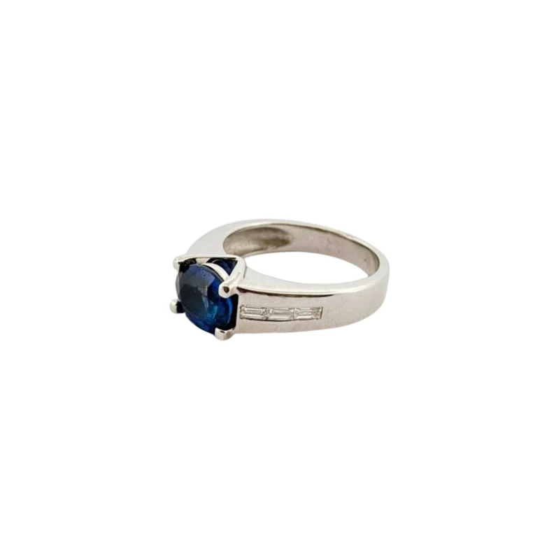 Bague Solitaire en or blanc, saphir et diamants - Image 3