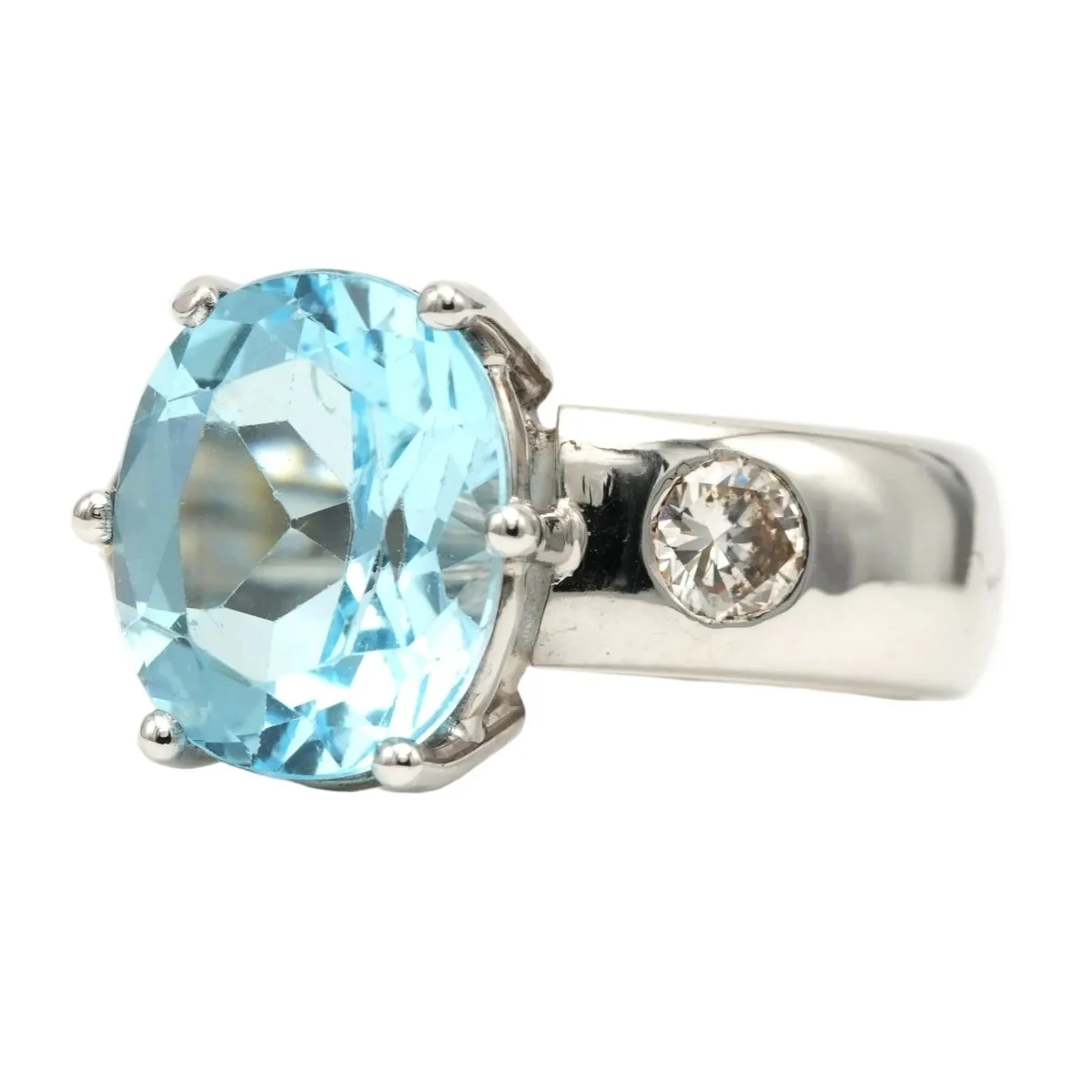 Bague Solitaire en or blanc, topaze et diamants - Image 2