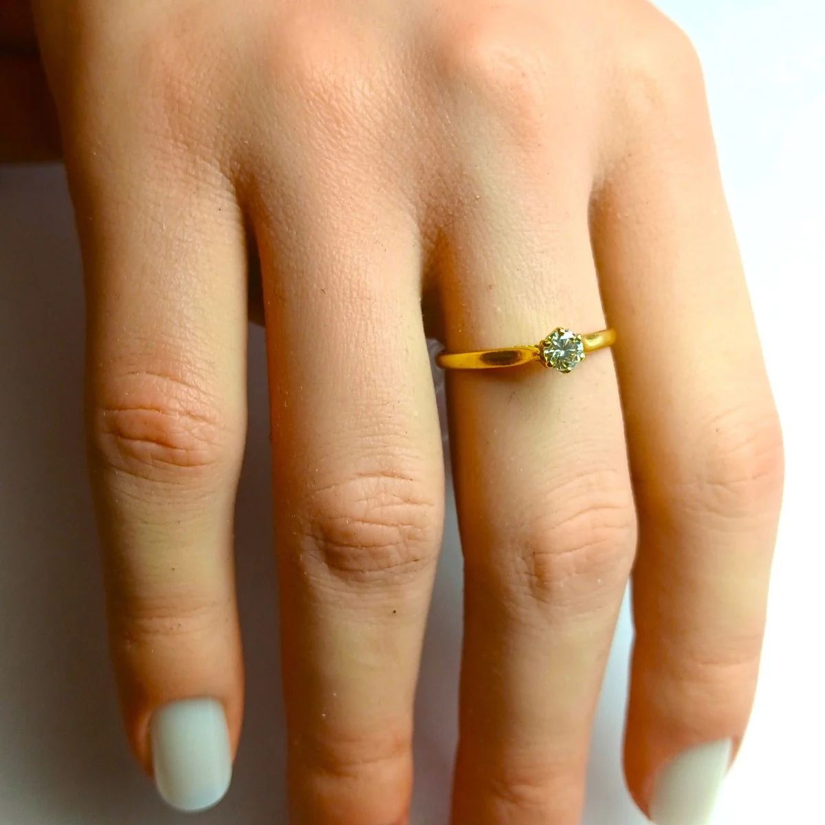 Bague Solitaire en or jaune et diamant - Image 2