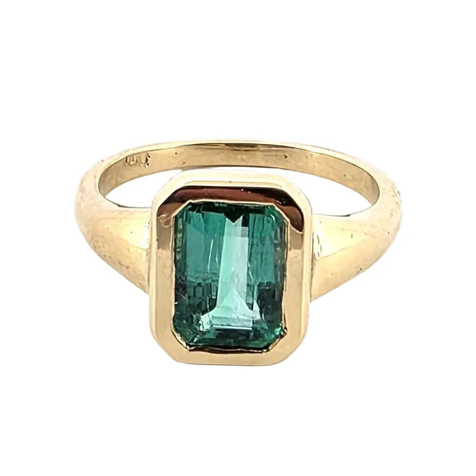 Bague Solitaire en or jaune et émeraude