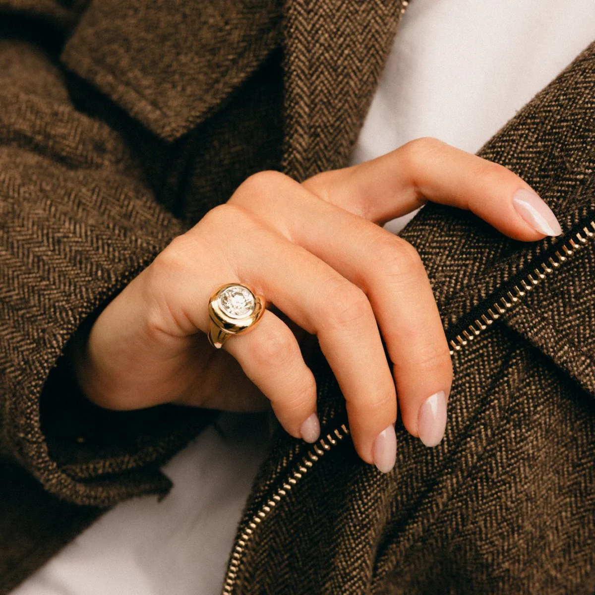 Bague Solitaire en or jaune, platine et diamant - Image 2