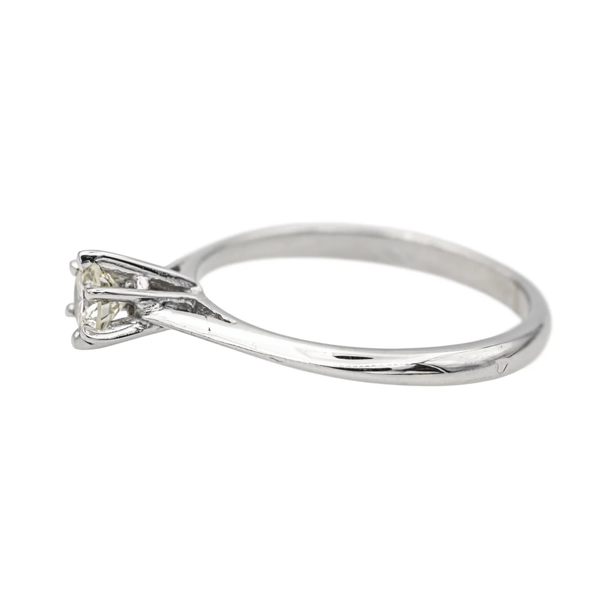 Bague Solitaire en or blanc et diamants - Image 4