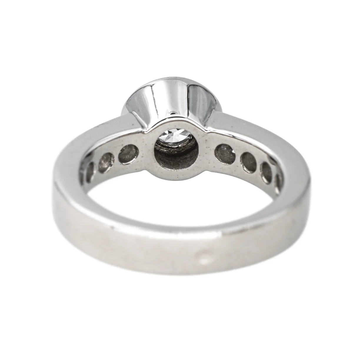 Bague Solitaire en or blanc et diamants - Image 5