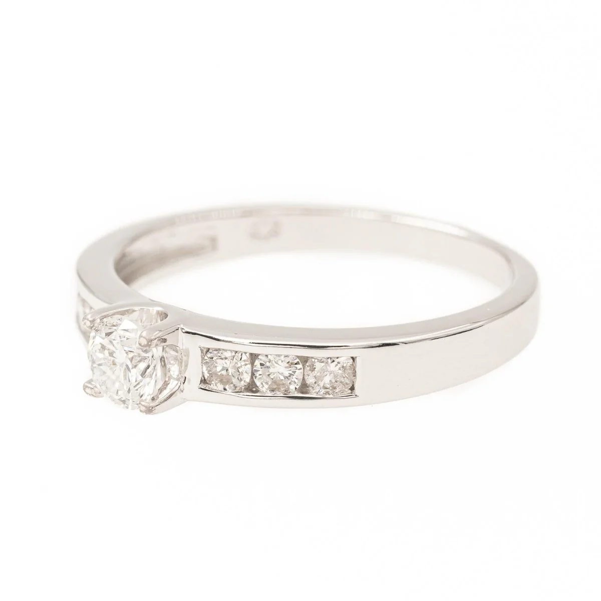 Bague Solitaire en or blanc et diamants - Image 2