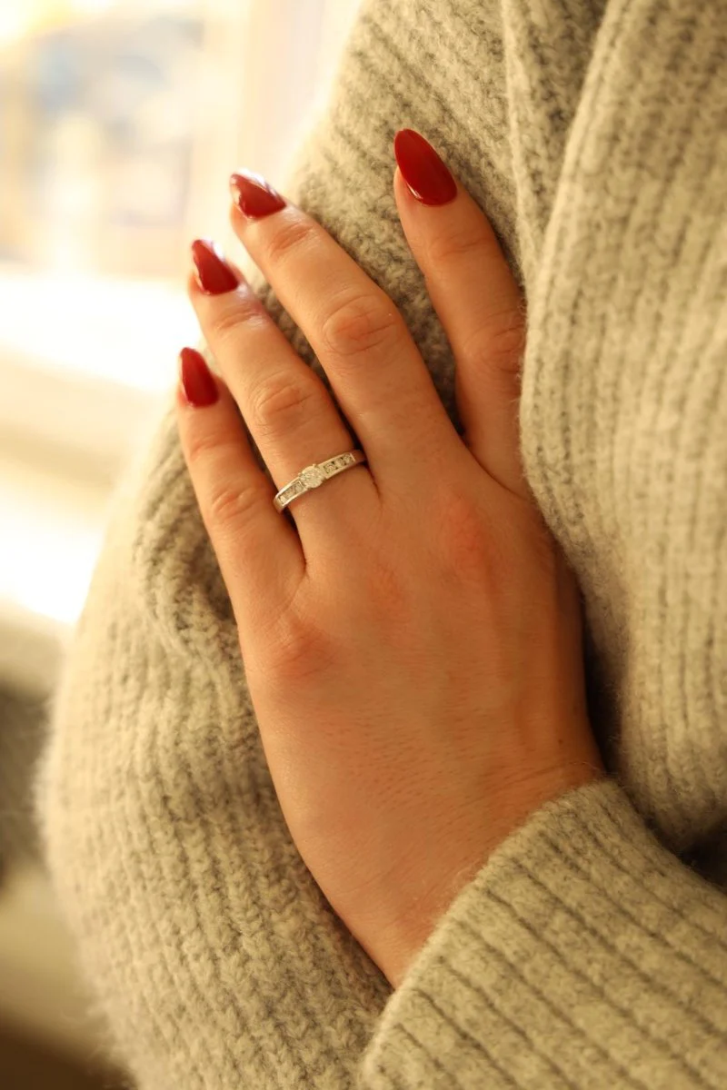 Bague Solitaire en or blanc et diamants - Image 7
