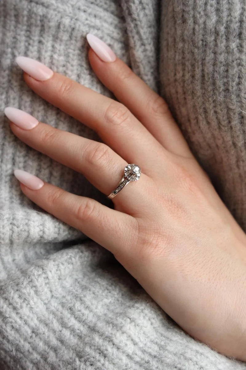 Bague Solitaire en or blanc et diamant - Image 7