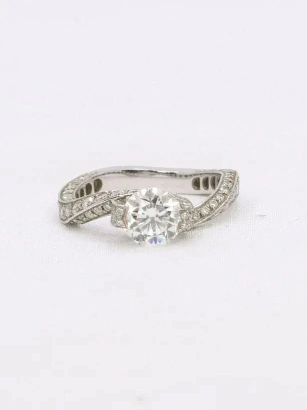 Bague solitaire or blanc diamants taille brillant 0,90 ct