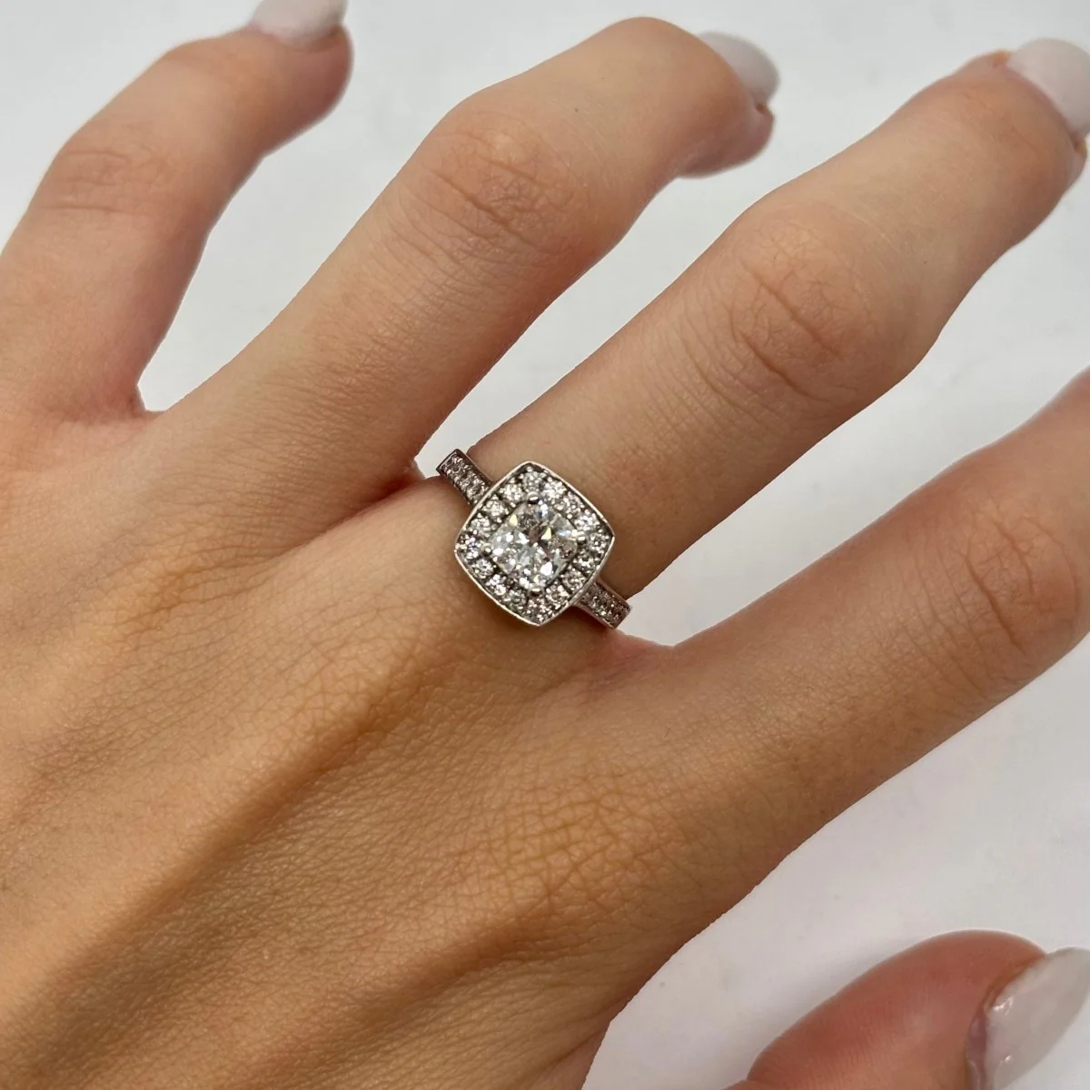 Bague Solitaire or blanc et diamants - Image 2