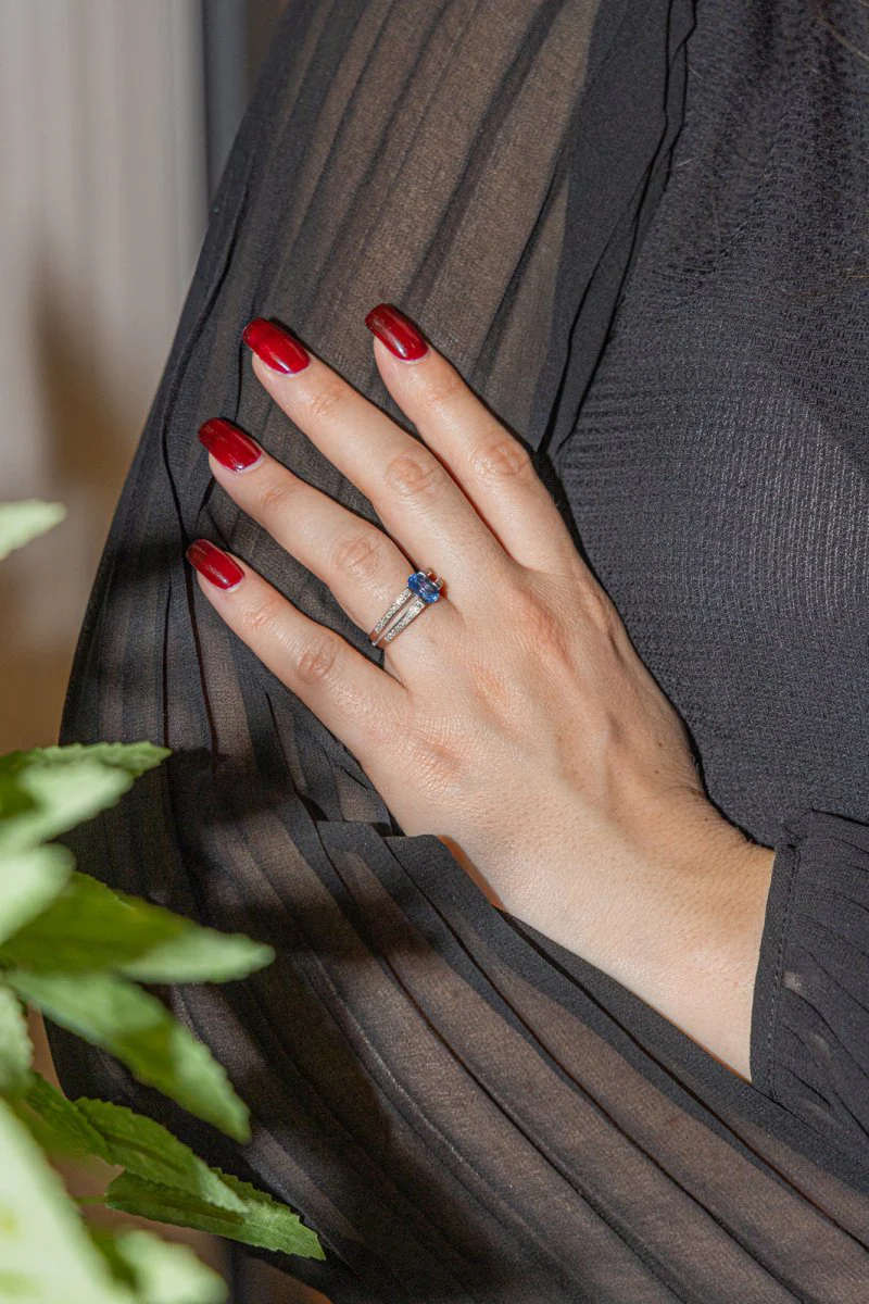 Bague Solitaire en Or blanc et Saphir - Image 2