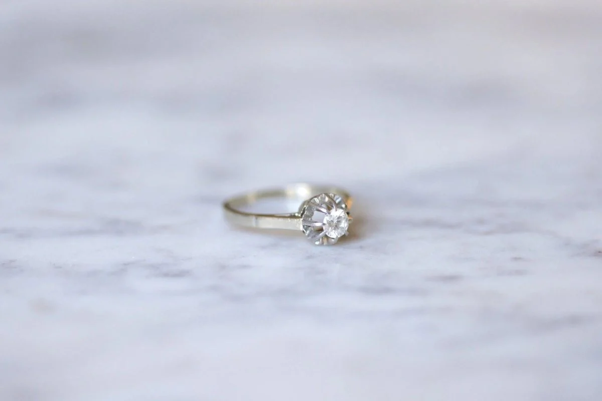 Bague solitaire en or blanc, platine, et diamant - Image 5