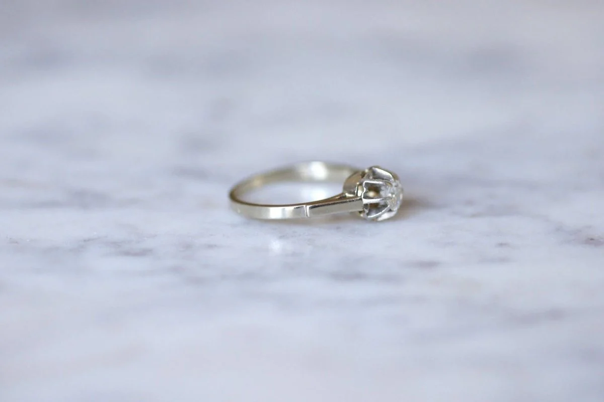 Bague solitaire en or blanc, platine, et diamant - Image 7