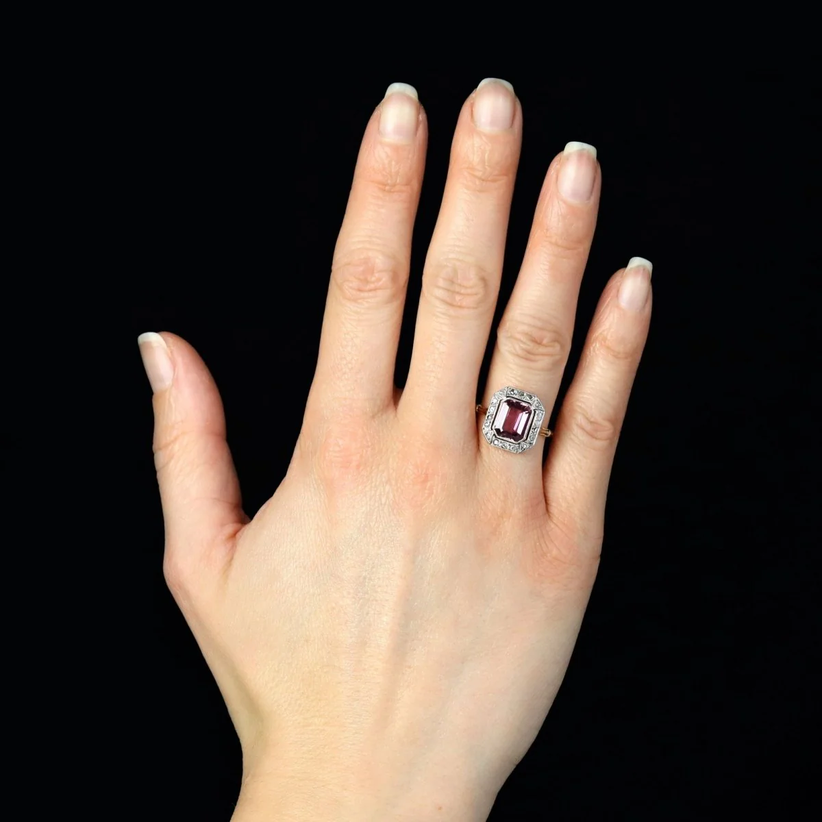 Bague Entourage en or jaune, platine, spinelle et diamants - Image 2