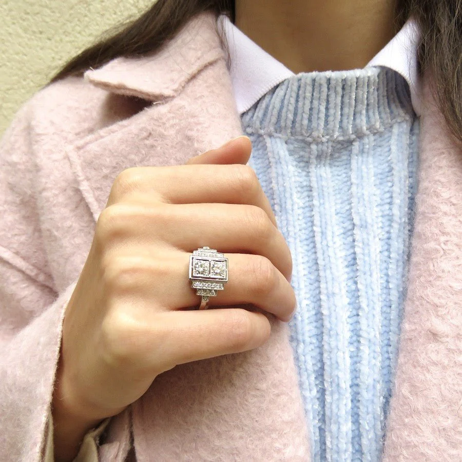 Bague Art déco en or blanc et diamants - Image 2