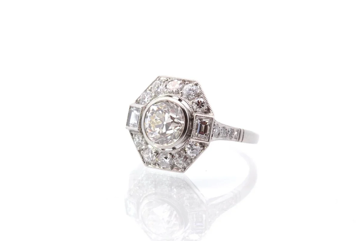 Bague style art déco en platine sertie de diamants