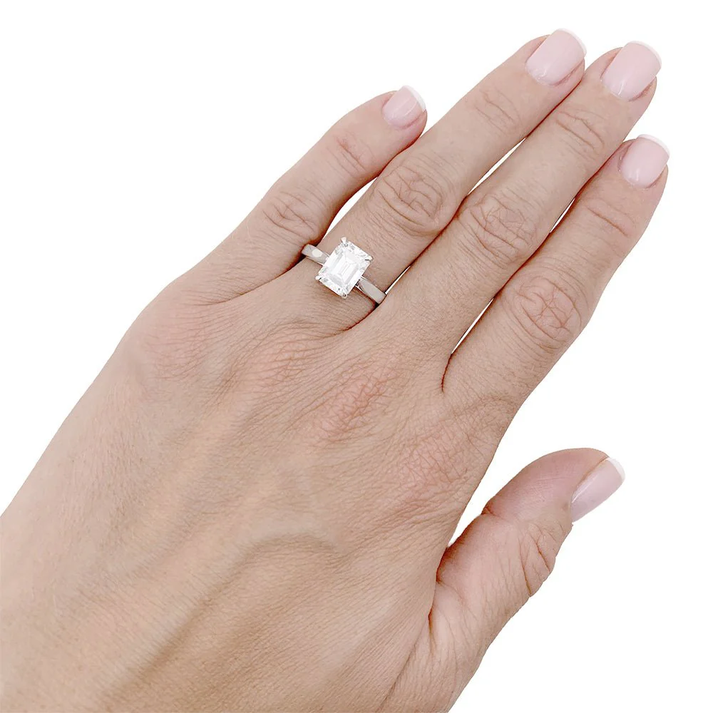 Bague solitaire en or blanc et diamants - Image 2