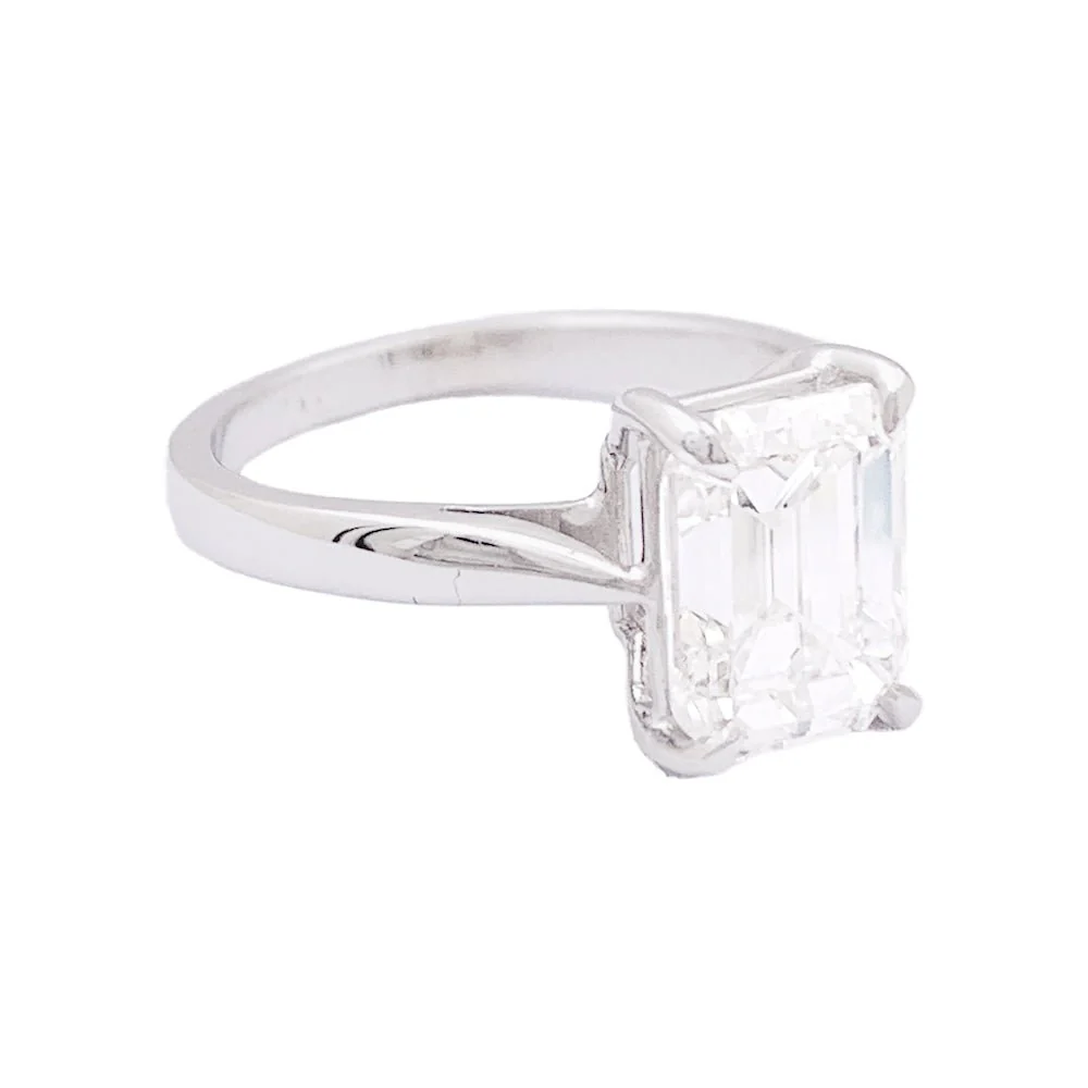 Bague solitaire en or blanc et diamants - Image 4