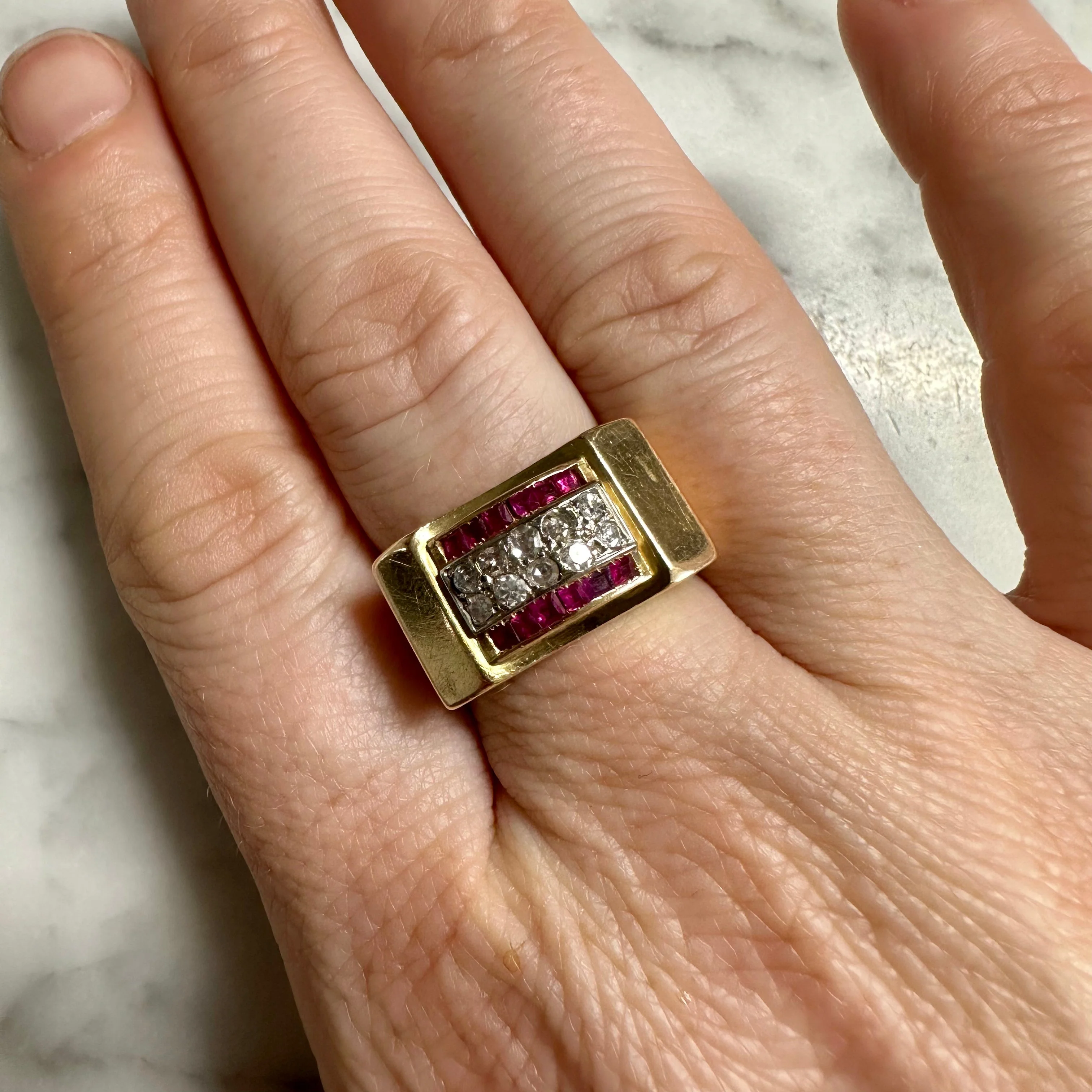 Bague tank arcade en or jaune et or gris avec diamants et rubis - Image 2