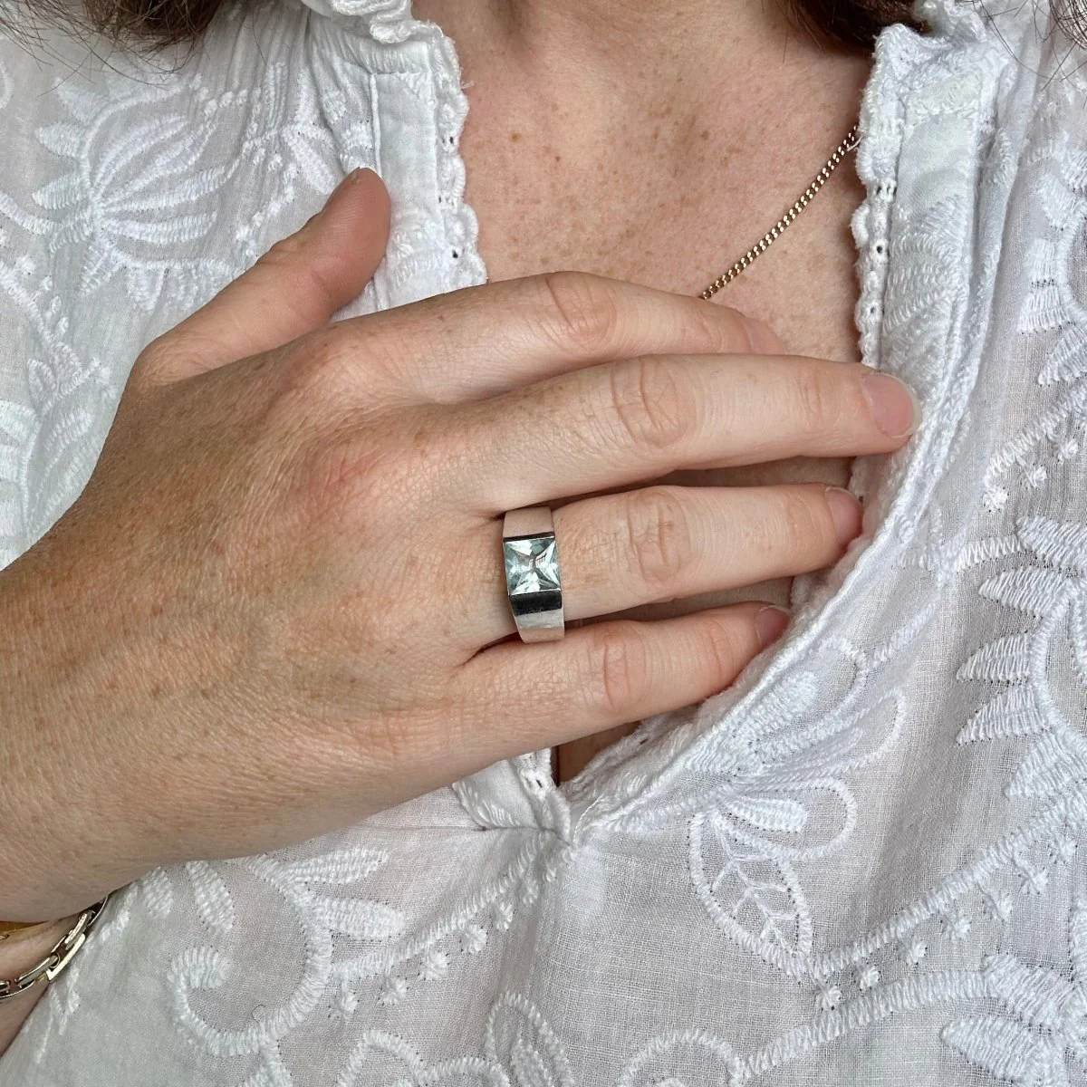 Bague CARTIER Tank en or gris et aigue-marine - Image 6