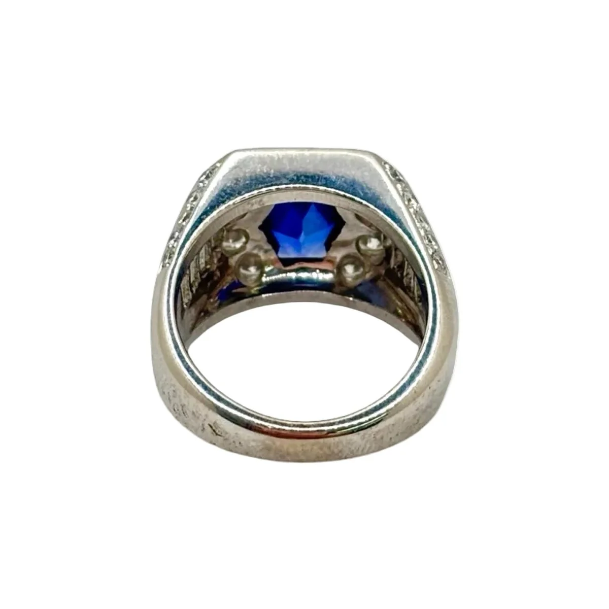 Bague Tank en or blanc, saphir et diamants - Image 4