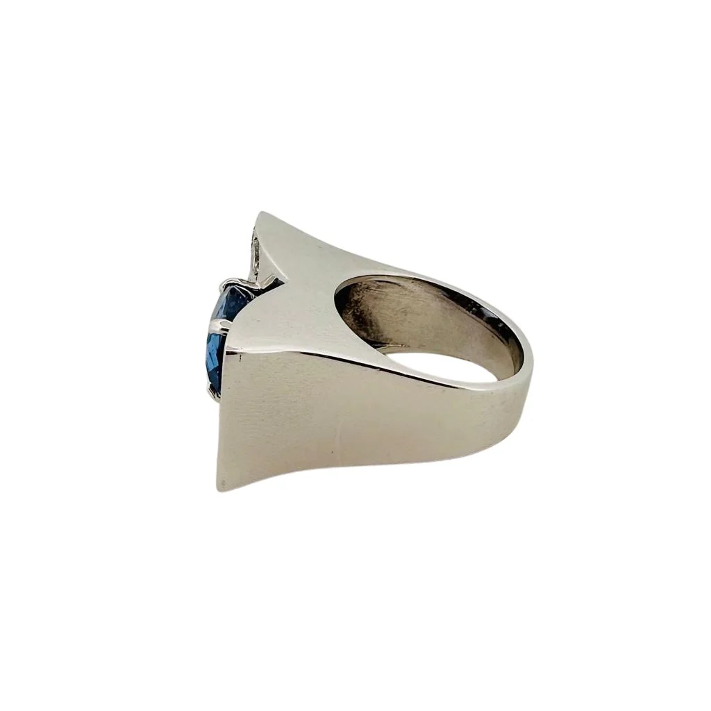 Bague Tank en or blanc saphir et diamants - Image 6