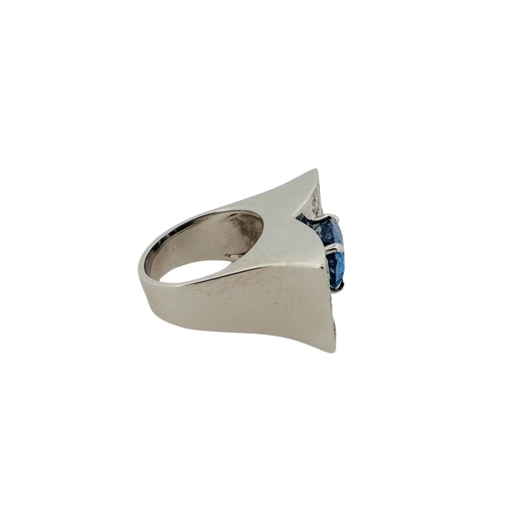 Bague Tank en or blanc saphir et diamants - Image 8