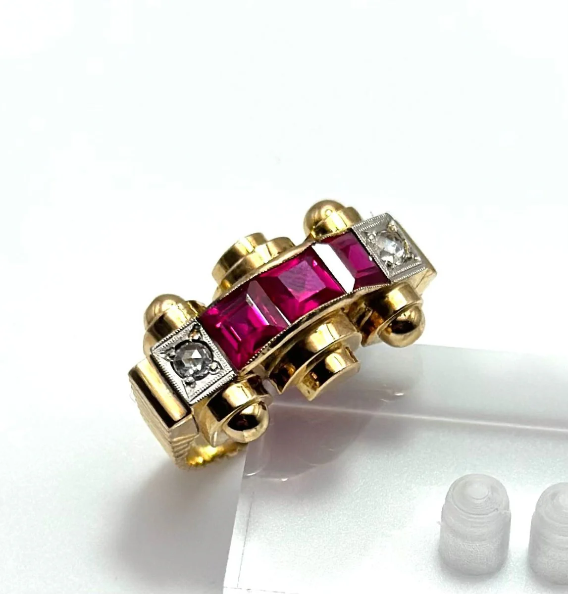 Bague Tank en or jaune, platine, rubis, et diamants - Image 2
