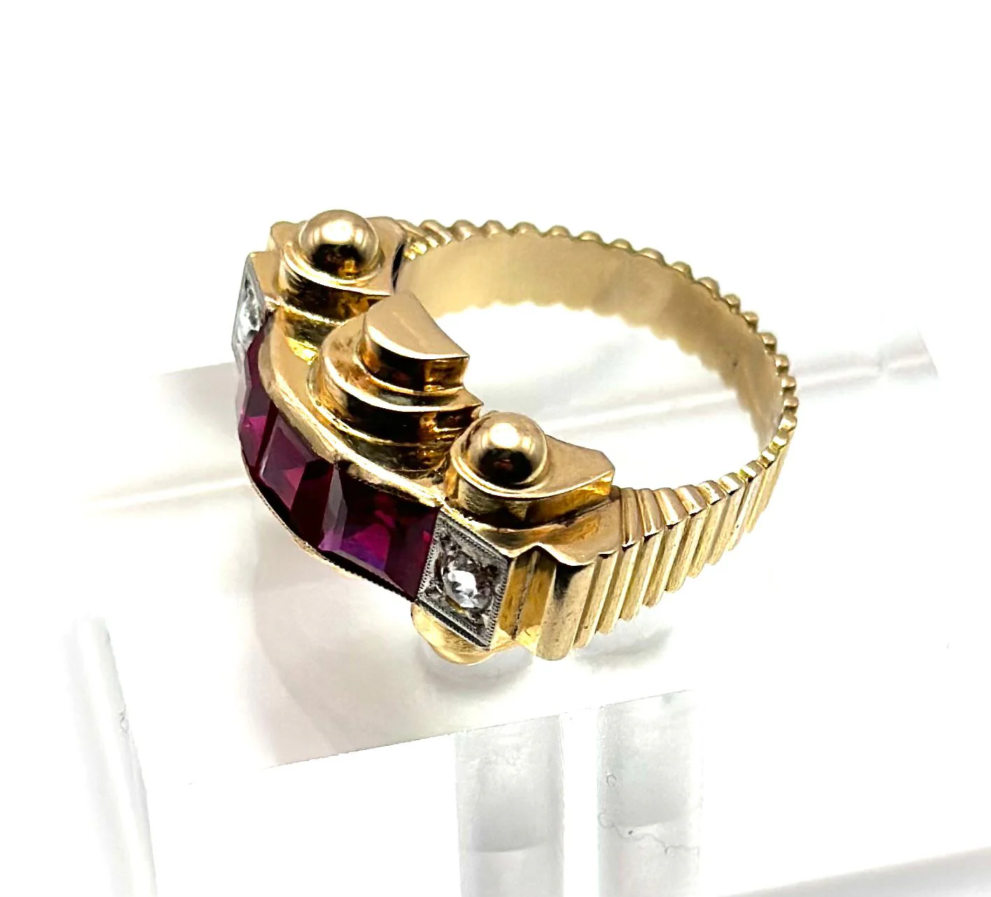 Bague Tank en or jaune, platine, rubis, et diamants - Image 3