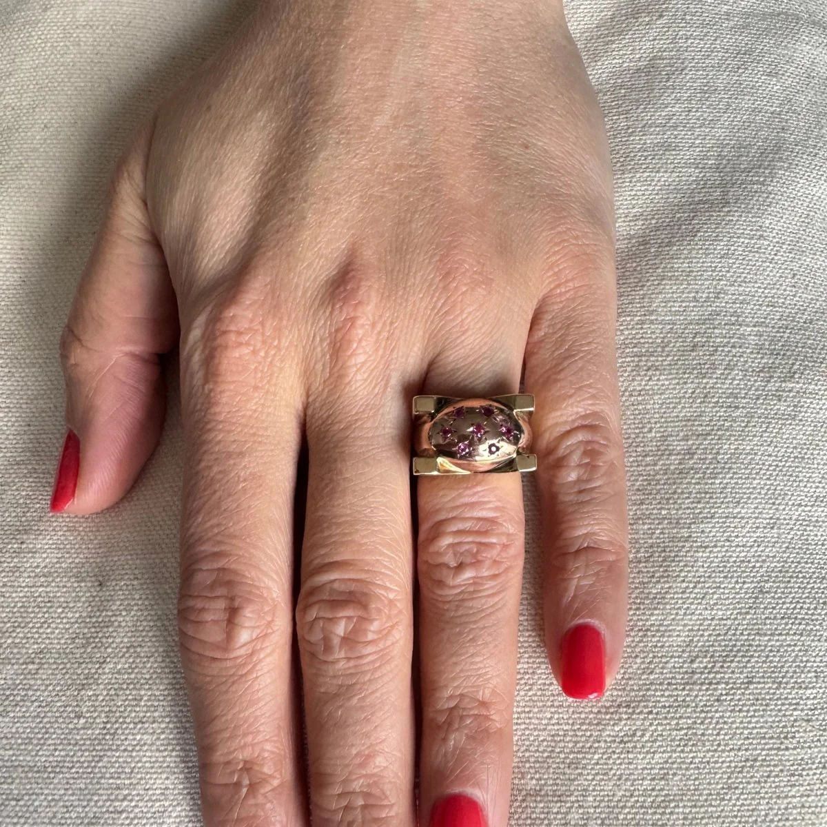 Bague Tank en or rose et rubis - Image 2