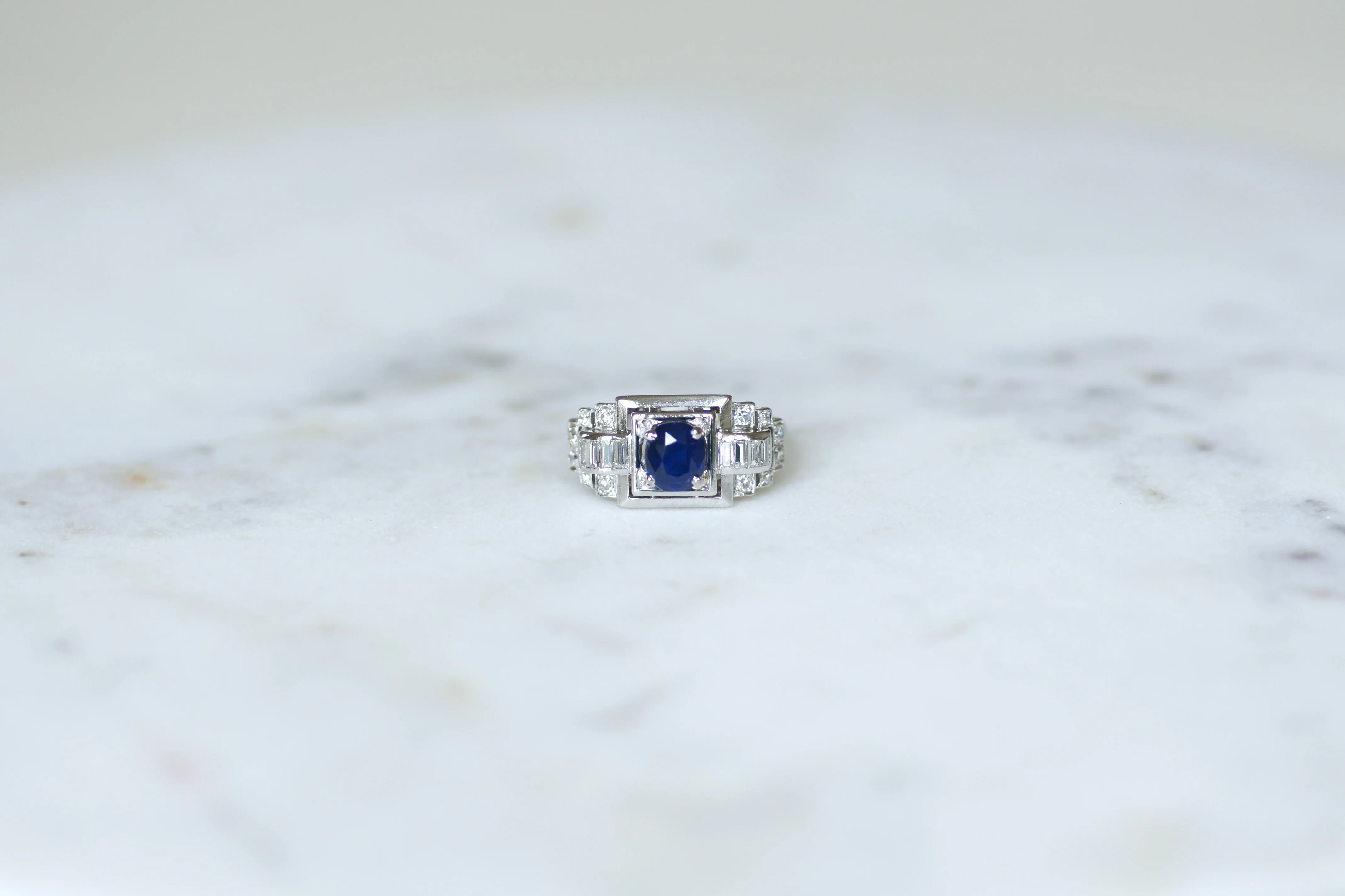Bague Tank en platine, saphir et diamants