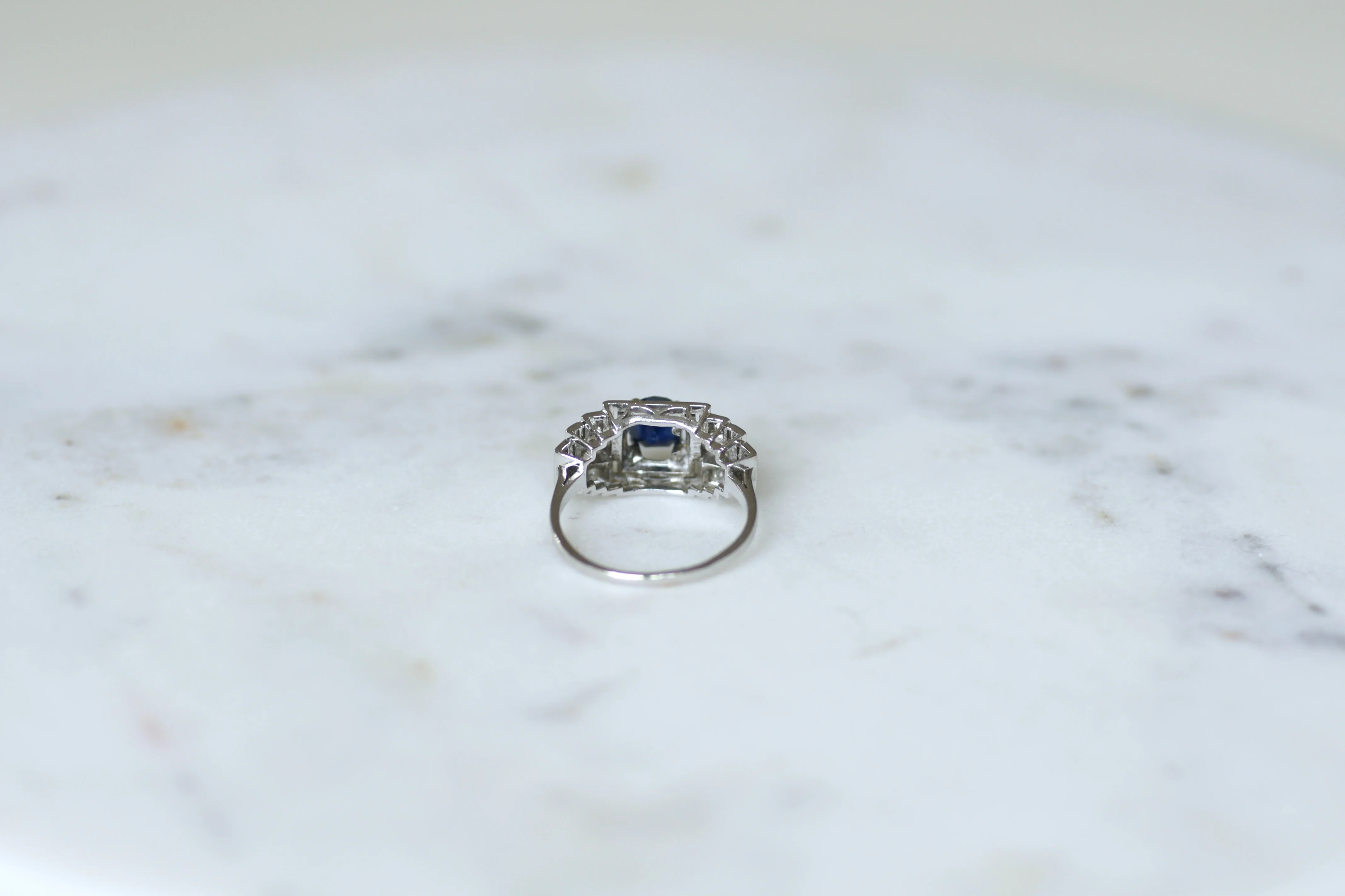 Bague Tank en platine, saphir et diamants - Image 4