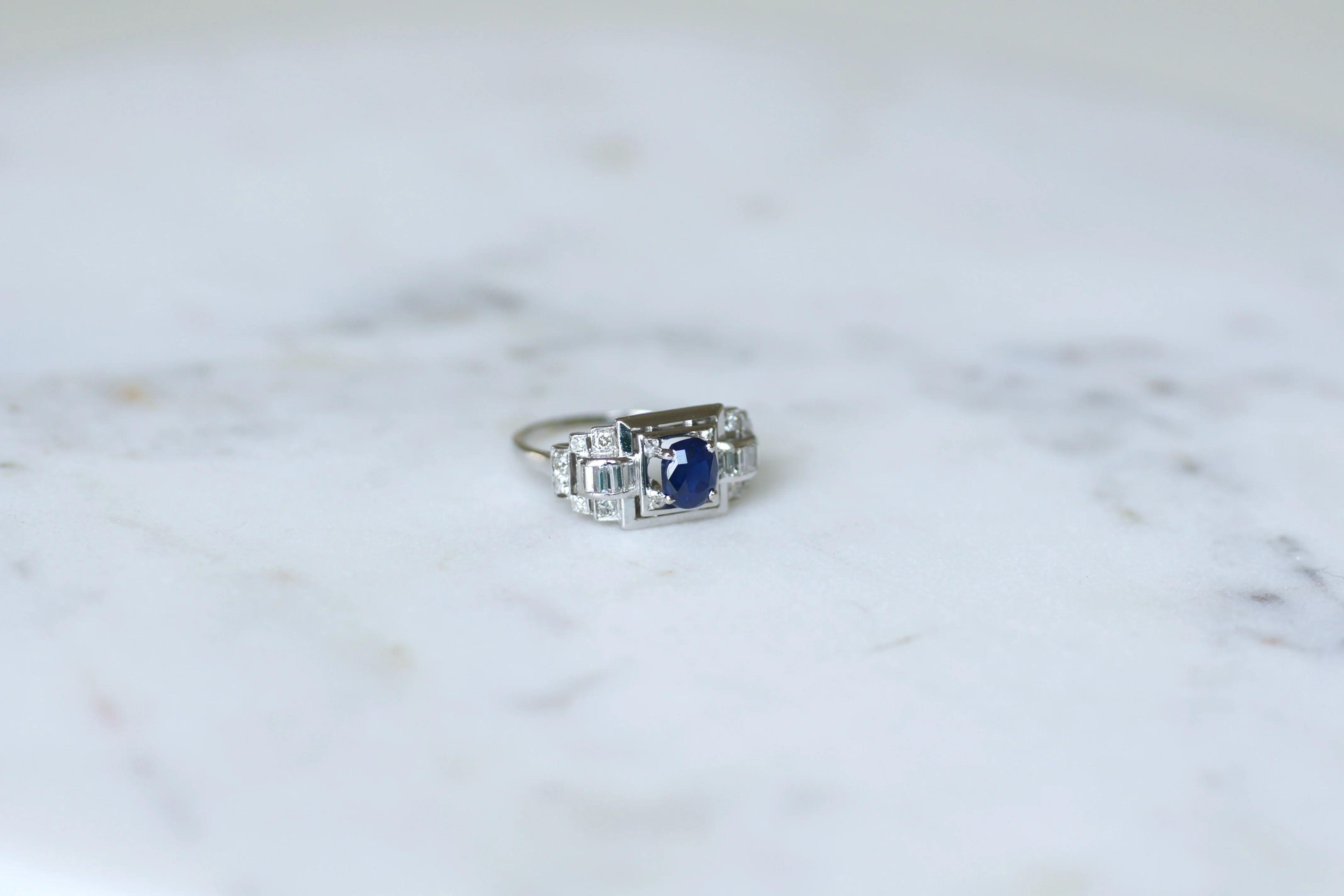 Bague Tank en platine, saphir et diamants - Image 5