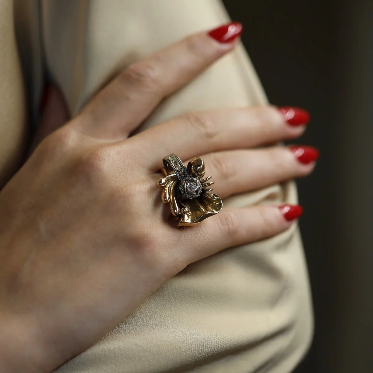 Bague Tank en or jaune et diamants - Image 2