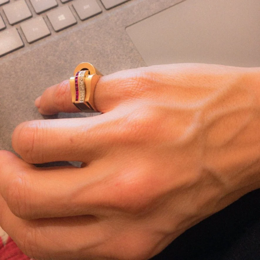Bague Tank en or rose, rubis et diamants - Image 2