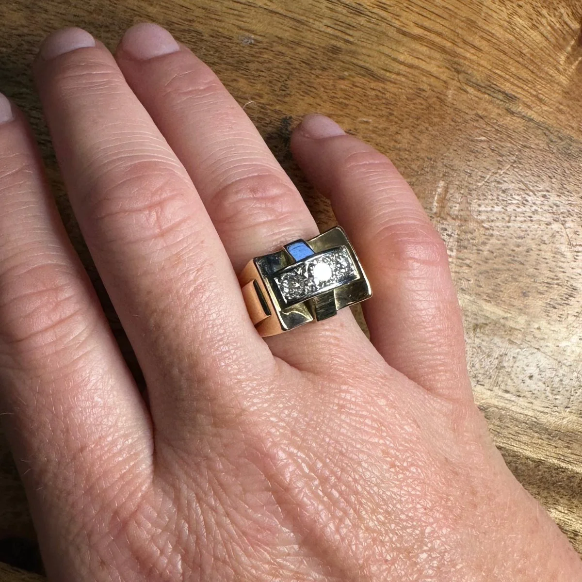 Bague Tank en or jaune, platine et diamants - Image 2